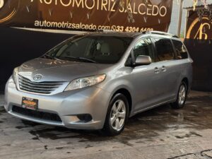 Toyota Sienna LE